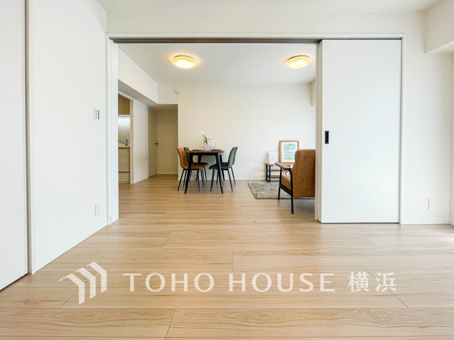 1日の疲れを癒し、心地よく寛げるようゆったりとした広さを確保しています。プライベートタイムをより優雅に穏やかに…。落ち着いた雰囲気を紡ぎます。