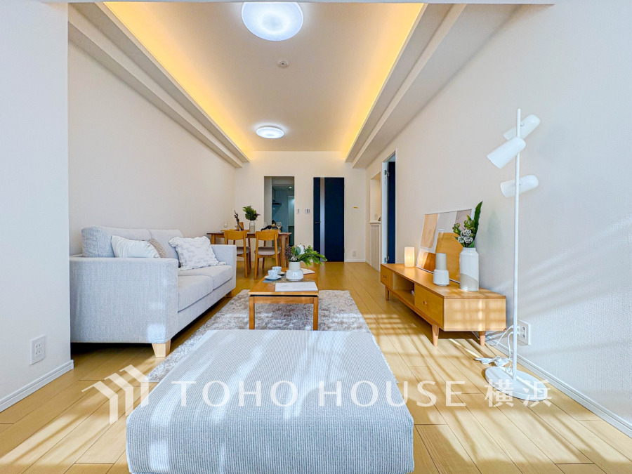 家族みんなが爽やかに健やかに過ごせるように、溢れる光をたっぷり取り込んだリビングダイニング。集いの場、憩いの場としての快適性を求めたやすらぎの空間です。