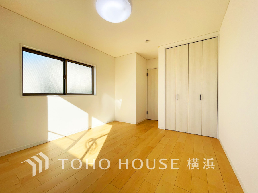 家族一人ひとりの大切なプライベート空間。趣味・感性で自由に演出できるよう、シンプルに仕上げた空間。暮らし心地を大きく左右する収納を、適材適所に配置し、使い勝手にも考慮しました。