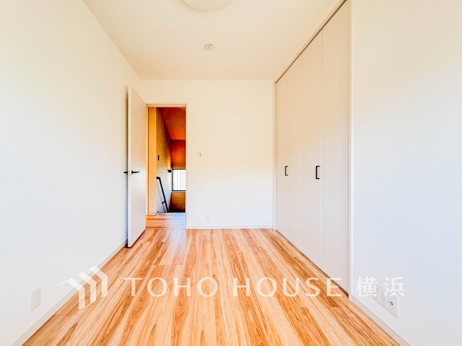 採光もアクセントの一つとして。プライベートルームにはやさしい光が射し込んでいて、この明るい好みの空間で読書をしたり、音楽を聞いたりと一人の時間も充実したものにできます。