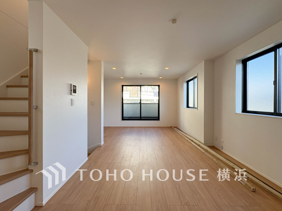 リビング階段を採用した家族の一体感を感じられる広々スペース。家族と過ごす時間を大切にする方にぴったりのゆとりの住空間♪心の距離感が近くなる空間を目指して。