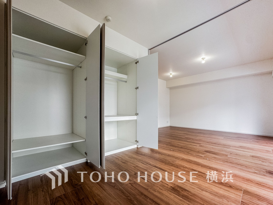 1日の疲れを癒し、心地よく寛げるようゆったりとした広さを確保しています。プライベートタイムをより優雅に穏やかに…。落ち着いた雰囲気を紡ぎます