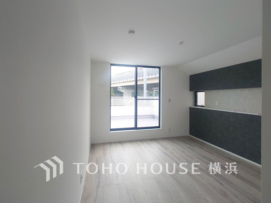 採光もアクセントの一つとして。プライベートルームにはやさしい光が射し込んでいて、この明るい好みの空間で読書をしたり、音楽を聞いたりと一人の時間も充実したものにできます。