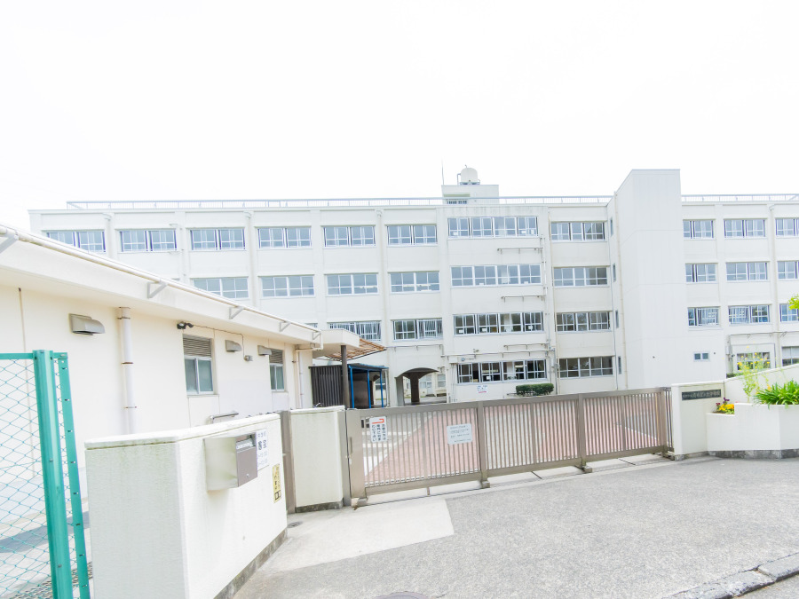 横浜市立南希望が丘中学校　約800ｍ