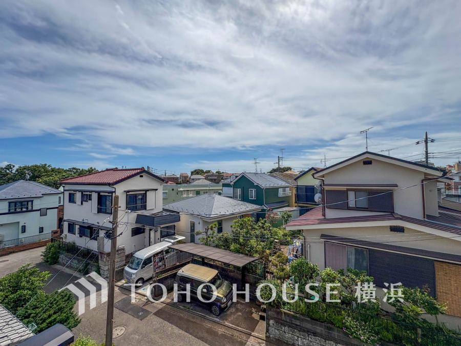 この開放感ある眺望と共に閑静な住宅街の季節感を演出する四季折々の変化を楽しめる心地よい場所となることでしょう。