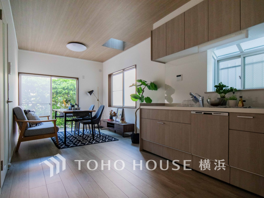 たくさんの想いが美しいカタチに彩られた時、そこにはひと時のくつろぎが生まれ、ゆっくりと愛着が育まれていきます。