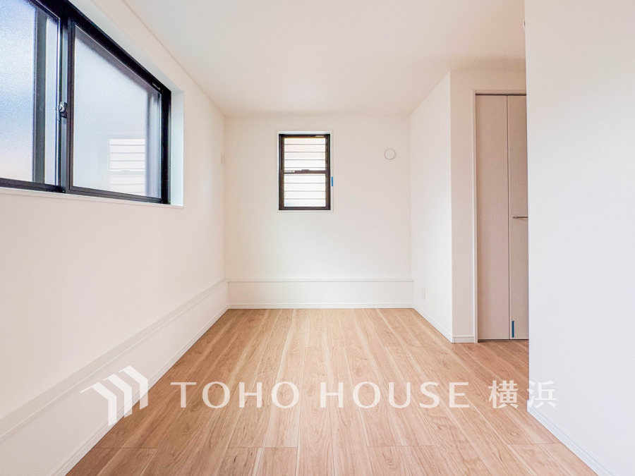 お部屋のように使うことも出来る納戸。趣味のスペースとしてご利用をいただくのもよいですね。