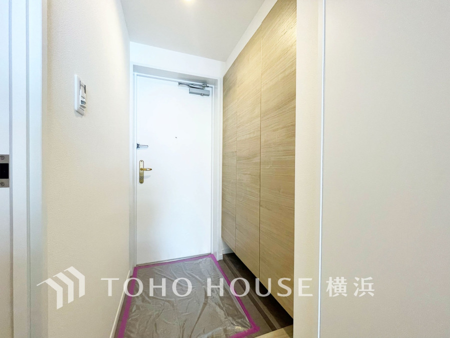 ご家族の帰り、訪れる方を優しく迎え、やすらぎに満ちた生活空間を予感させる。健やかな暮らしを楽しめそう。