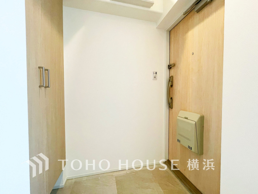ご家族の帰り、訪れる方を優しく迎え、やすらぎに満ちた生活空間を予感させる。健やかな暮らしを楽しめそう。