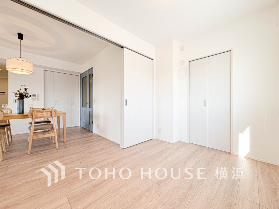 リビングに隣接した洋室は、引き戸を開け放してLDK空間を共有しながら開放的に使うこともできます。
