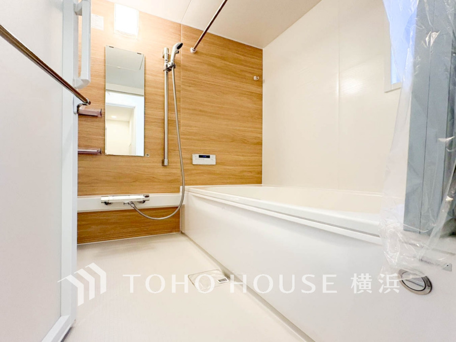 掃除のしやすさ・収納の便利さなど、おふろを使う人、お手入れする人、みんなにとっての「しあわせ性能」を追求したバスルームを採用いたしました。