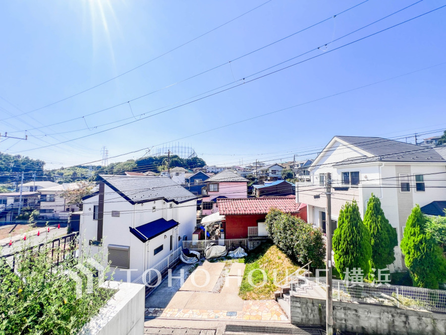 気持ちのいい景色が広がります。お部屋にも爽やかな風と暖かく柔らかな日差しが差し込み、毎日の暮らしを豊かに彩ります。