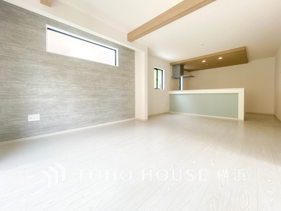 開放的な広さと2面採光がもたらす、光溢れ豊かな居住空間はこの住まいのクオリティを感じさせてくれます。豊かな時間が流れるこの場所に暮す喜び