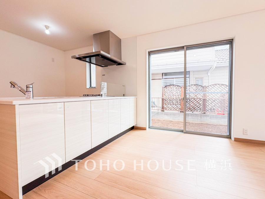 長い時間滞在するキッチンだからこそ、食事の準備を楽しい時間に、忙しい時でもスムーズに無駄なく作業できる、お手入れも簡単にできるなど、毎日を楽しくするキッチンスペースに仕上げました。