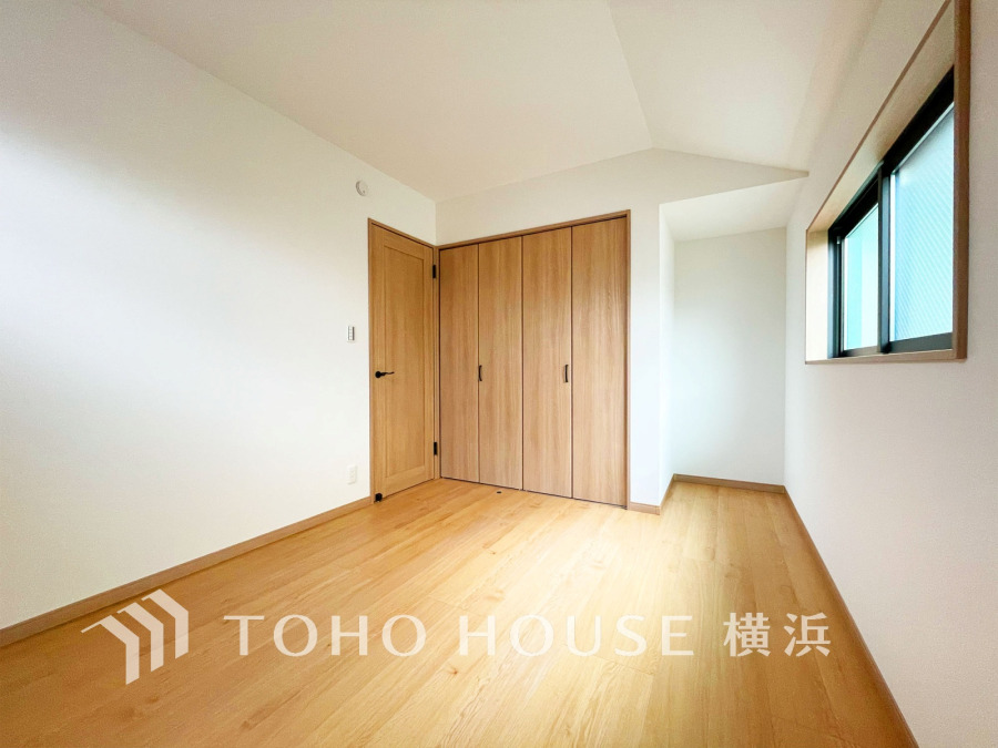 過ぎ行く時間をゆったりと感じることができる落ちついたプライベートルーム。リビングで楽しく過ごした後はゆっくり寛ぎの時間を満喫できます。静かな環境でリラックスタイムを愉しんで。