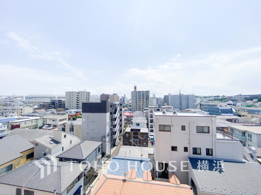 陽射しとともに、少しずつ装いを変える街の景観から、星空が地上に映りこむかのような夜景の煌きまで、この街ならではの美しい風景。