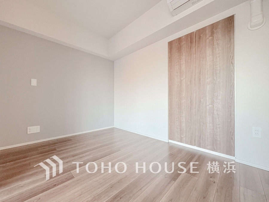 1日の疲れを癒し、心地よく寛げるようゆったりとした広さを確保しています。プライベートタイムをより優雅に穏やかに…。落ち着いた雰囲気を紡ぎます。