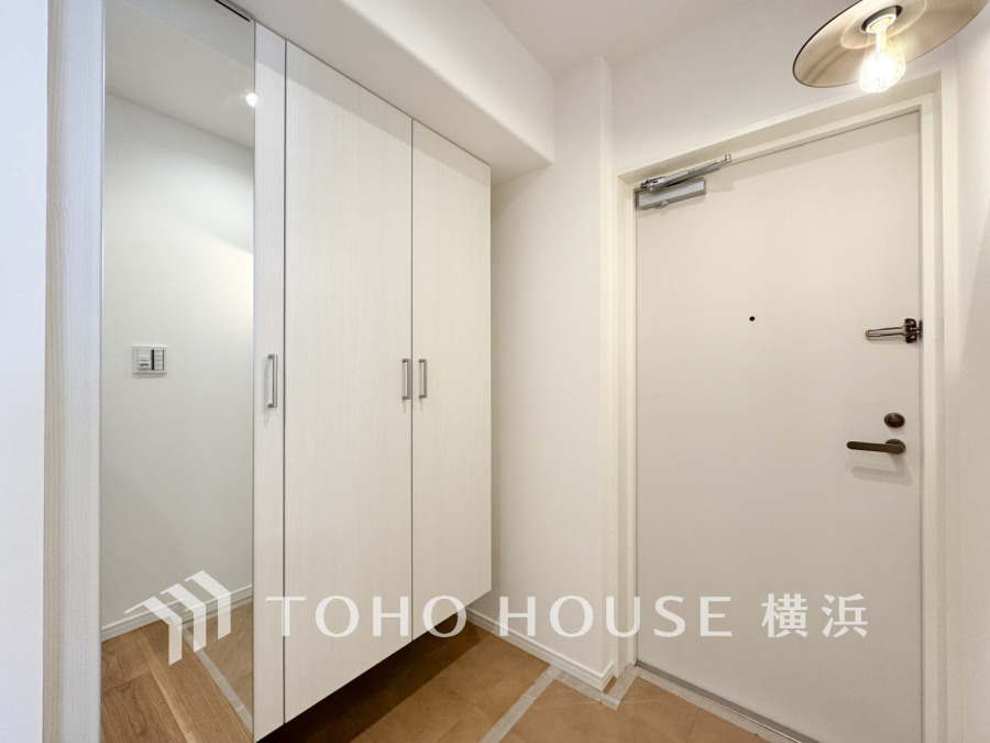 居住者の帰り、訪れる方を優しく迎え、やすらぎに満ちた生活空間を予感させる。健やかな暮らしを楽しめそう。