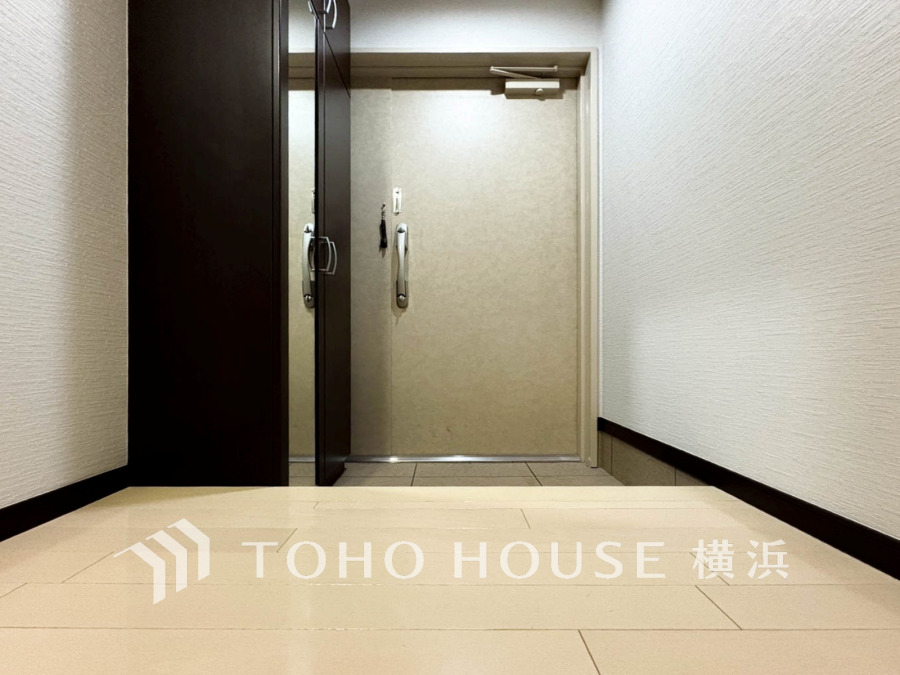 居住者の帰り、訪れる方を優しく迎える・安らぎに満ちた生活空間を予感させる。健やかな暮らしを楽しめそう