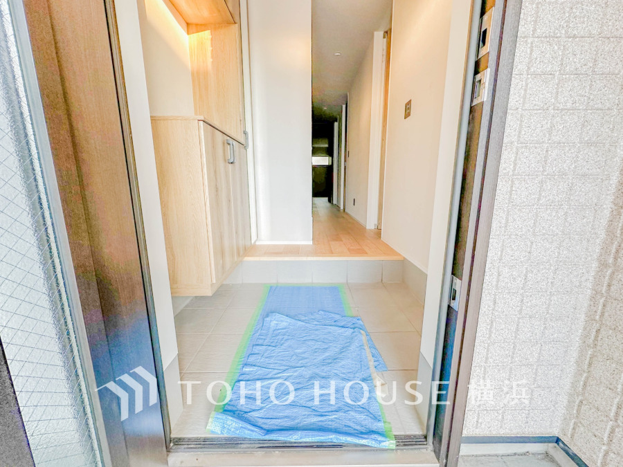 清潔感溢れる玄関がお出迎えする本邸宅の物語は、ここから始まる日常を期待させます。この場所には「希望」と「優越」で包み込んでくれる「特別」な空間があります。