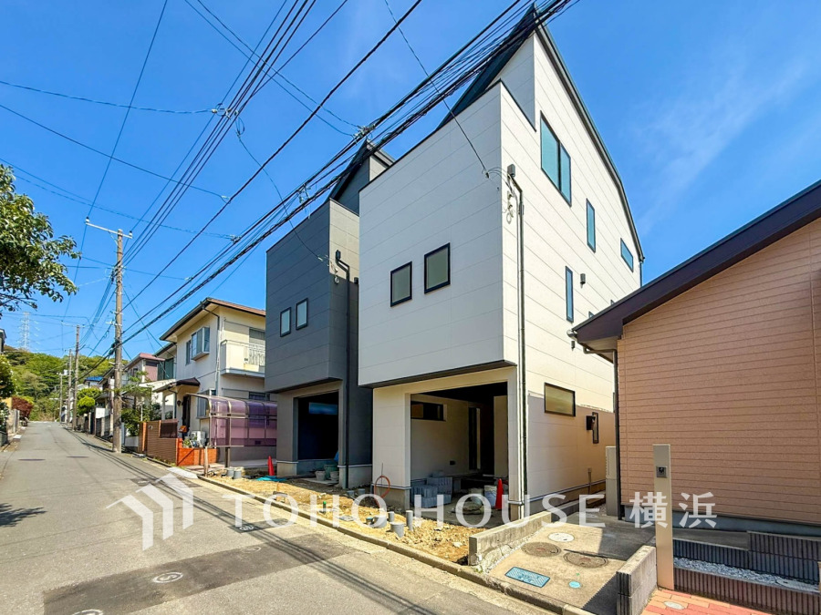 穏やかな風と陽光を導き、プライバシーに配慮された設計プランを採用し、居住性を一段と心地よいものにしています。周辺環境とのコラボレーションにより明るく開放的な空間を演出。