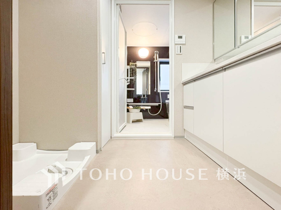 一日の始まりと終わりを心地よく演出してくれる、多彩な機能が備えられたパウダールーム。心地よいリフレッシュ空間です。