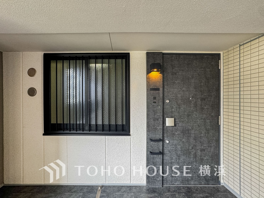 居住者の帰り、訪れる方を優しく迎える・安らぎに満ちた生活空間を予感させる。健やかな暮らしを楽しめそう