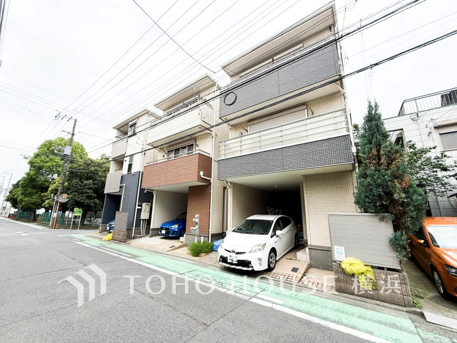 爽やかな青空の下に贅沢なほどに降り注ぐ陽光、豊かな居住性と、クオリティが見事に調和した住空間は、住まうことの喜びを感じさせてくれます。