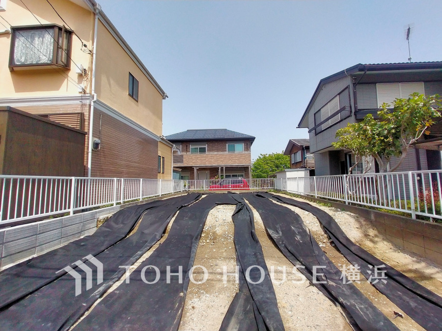 区画整理された綺麗な街並みの閑静な住宅街。