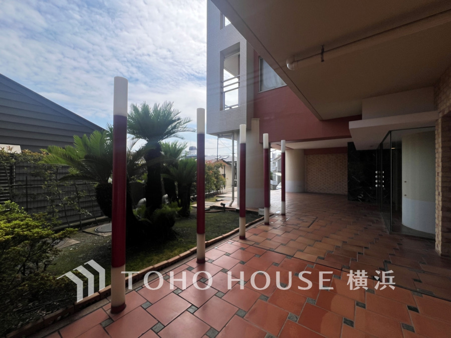 上質感漂うエントランス。めまぐるしく過ぎ行く日々の中でゆったりとした休息と癒しを提供してくれる居住者のプライベート空間があります。