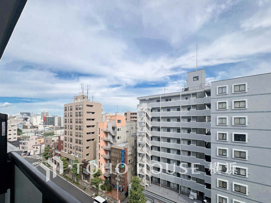 陽射しとともに、少しずつ装いを変える街の景観から、星空が地上に映りこむかのような夜景の煌きまで、この街ならではの美しい風景。