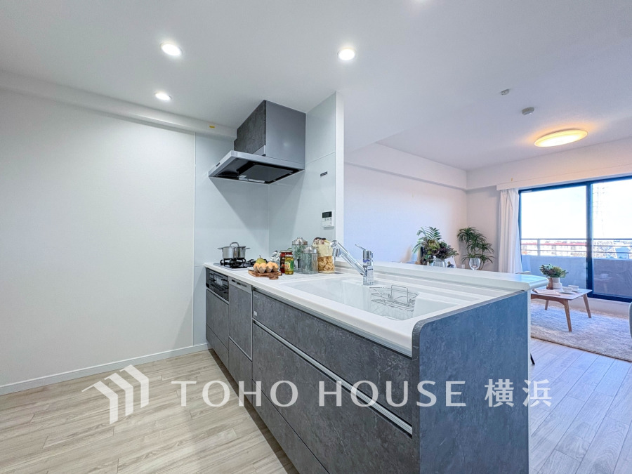 開放感あふれる対面キッチンは、リビングとつながり家族との会話も弾みます。