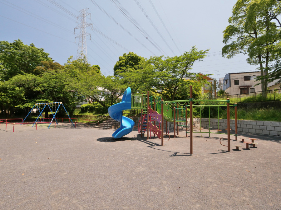 上郷東公園（いのやま東公園）まで約500m 
