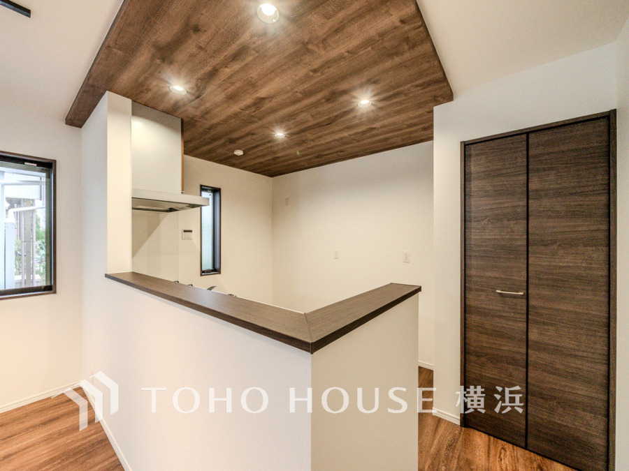 オープンでのびやかな空間を生み出す、こだわりの「広がり」と「ゆとり」。家族と過ごす時間を大切にした住空間♪