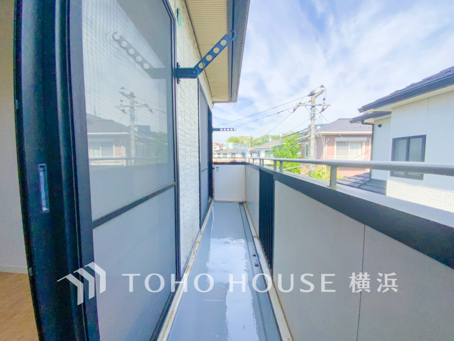 気持ちのいい空が見渡せるバルコニー。爽やかな風を感じて、心躍る素敵な暮らしがはじまります。
