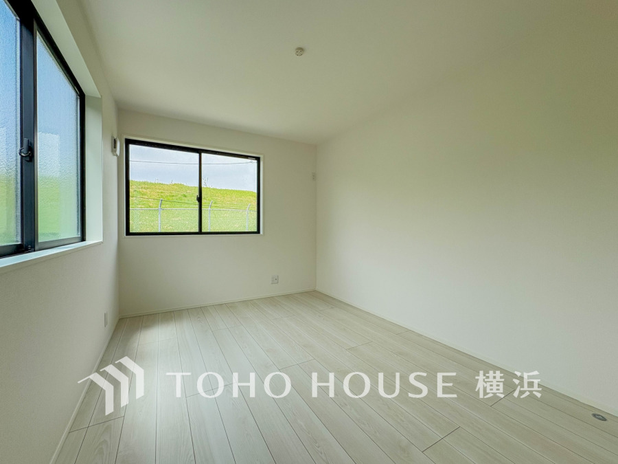 家族一人ひとりの大切なプライベート空間。趣味・感性で個性的に飾って頂けるようシンプルに仕上げてあります。自分時間を充実させながら心豊かなひとときを過ごすための大切な空間。