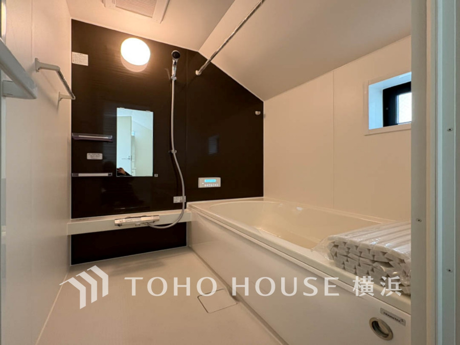 1日の疲れを取り心身を癒すことができる住まいの中のリラクゼーション空間、バスルーム。落ち着いた気分でお過ごし頂けるよう、シックなカラーで上質感を演出しました。