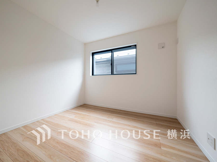 穏やかな風と陽光を導き、プライバシーに配慮された設計プランを採用し、居住性を一段と心地よいものにしています。明るく開放的な空間を演出しております。