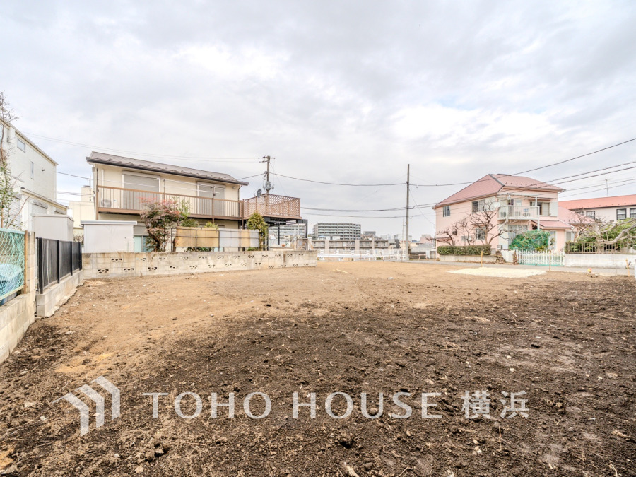 複数路線利用可能な『長津田』駅徒歩11分。お買い物施設や生活施設がひと通り揃う利便性と共に、緑ある穏やかさも大きな魅力。