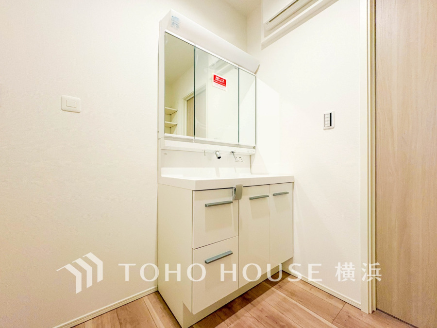 一日の始まりと終わりを心地よく演出してくれる、多彩な機能が備えられたパウダールーム。心地よいリフレッシュ空間です。