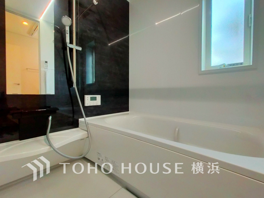 1日の疲れを取り心身を癒すことができる住まいの中のリラクゼーション空間、バスルーム。心からゆったりと寛いでいただけるよう、ゆとりのスペースを確保しています。