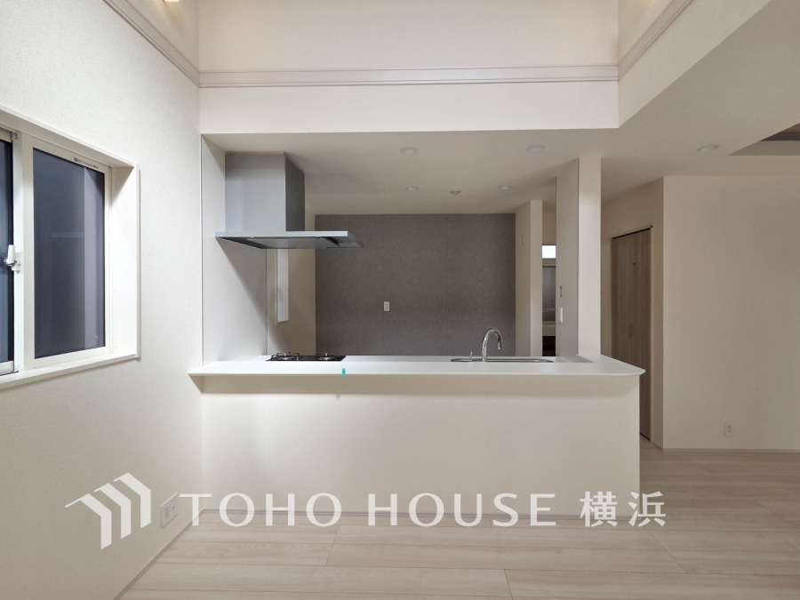 誰もが使いやすいデザインにこだわったキッチン。プライベートスペースを彩るインテリアとしての美と、快適な日常を支える機能性と強さがひとつになったキッチンです。