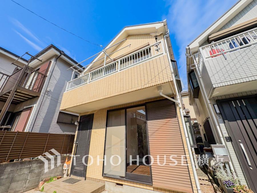 爽やかな青空の下に贅沢なほどに降り注ぐ陽光、豊かな居住性と、クオリティが見事に調和した住空間は、住まうことの喜びを感じさせてくれます。