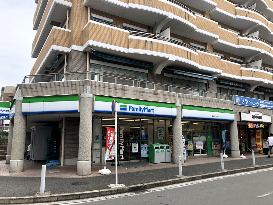 ファミリーマート 瀬谷駅北口店　約400ｍ