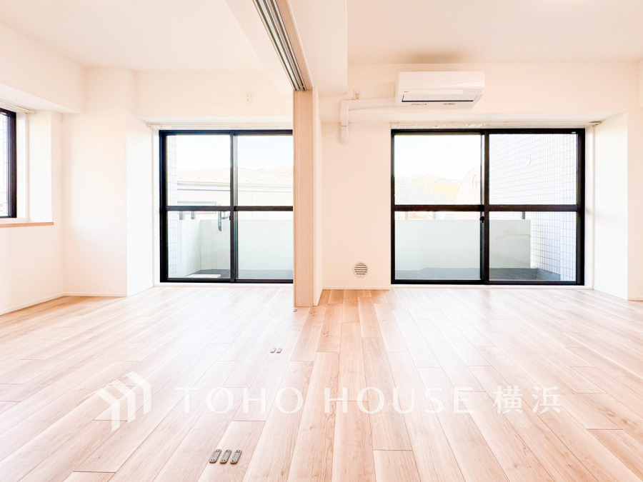 ここにはみんなが集い、食事と楽しい会話が始まる。話に夢中になりすぎて、ついつい時を忘れてしまう。そんな束の間の幸せを感じさせてくれる場所。