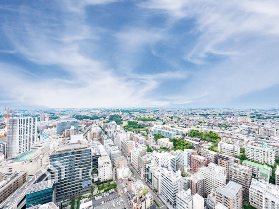 【横浜】の街の風景を広く一望できる魅力の眺望は、開放的でお住まいの価値の一つでもあります。朝も昼も夜も異なった表情を見せる街の風景は、心豊かな毎日を彩ってくれることでしょう。