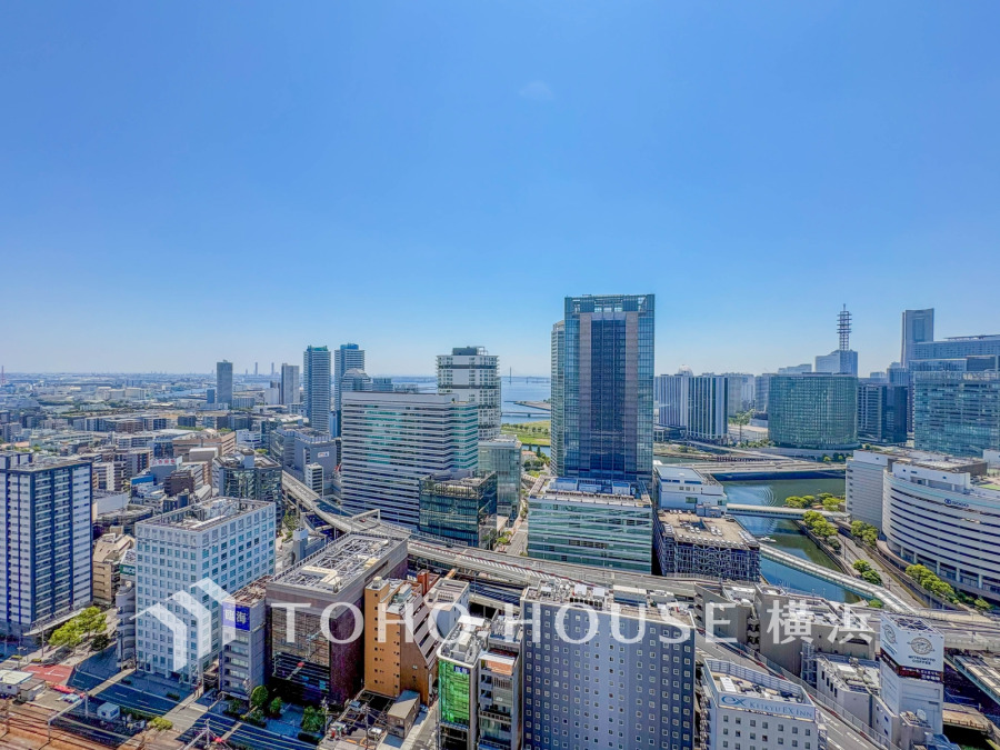 開放感があり、遮るものもなく気持ちのいい景色が広がります。お部屋にも爽やかな風と暖かく柔らかな日差しが差し込み、毎日の暮らしを豊かに彩ります。