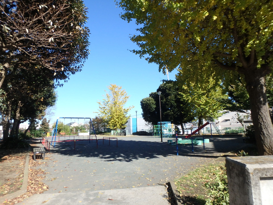 浦島が丘公園　約130ｍ