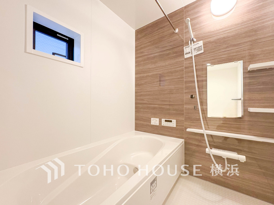 掃除のしやすさ・収納の便利さなど、おふろを使う人、お手入れする人、みんなにとっての「しあわせ性能」を追求したバスルームを採用いたしました。