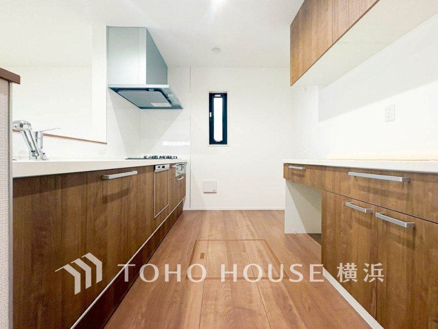 誰もが使いやすいデザインにこだわったキッチン。プライベートスペースを彩るインテリアとしての美と、快適な日常を支える機能性と強さがひとつになったキッチンです。